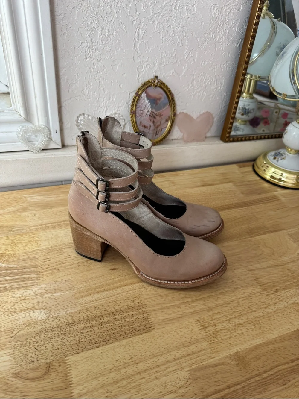 Freebird Randi Blush Leather Triple Buckle Block Heel Pumps Size 9 Indie Boho